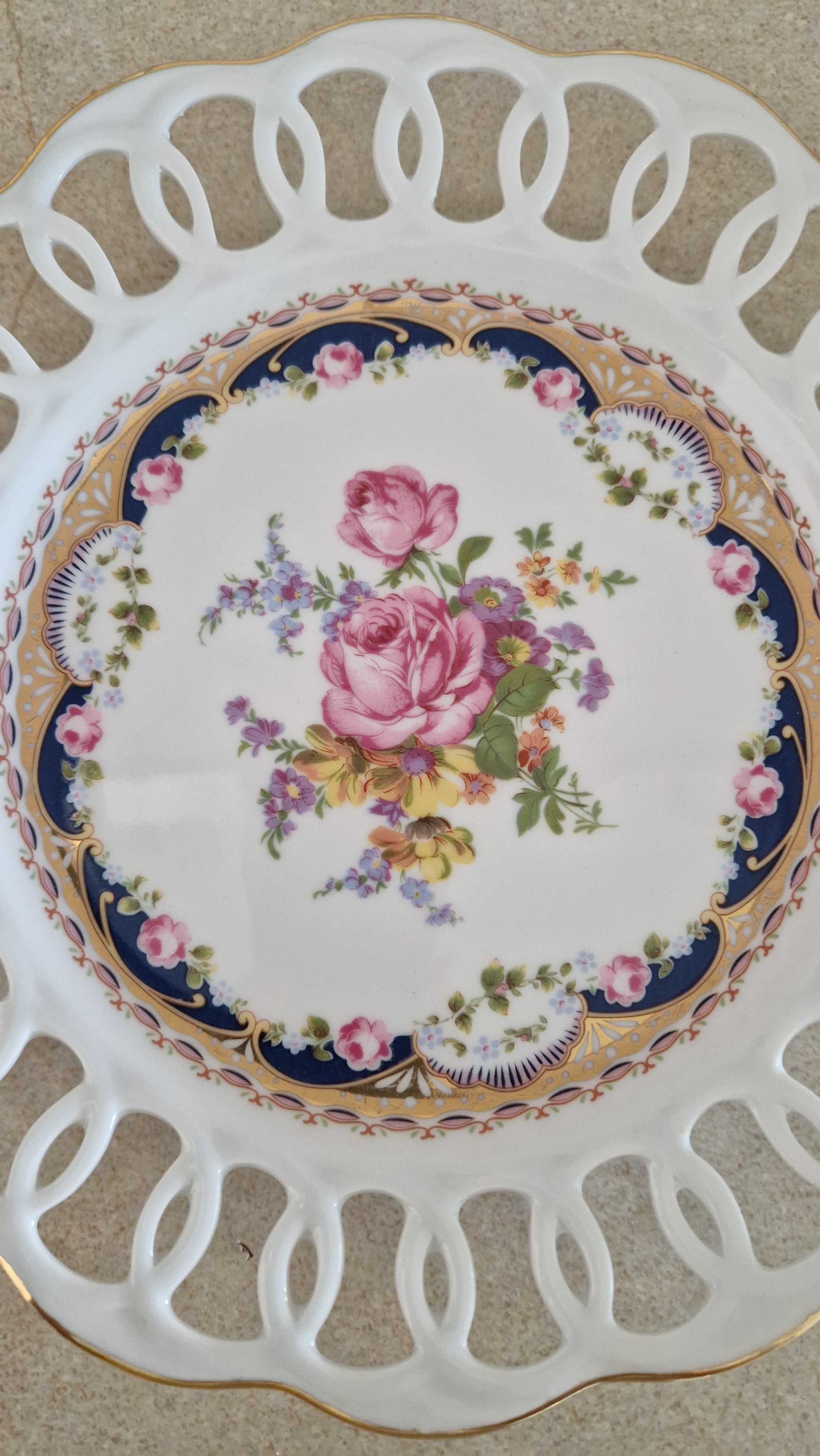 Prato decorativo de porcelana, T. Limoges, pintado à mão