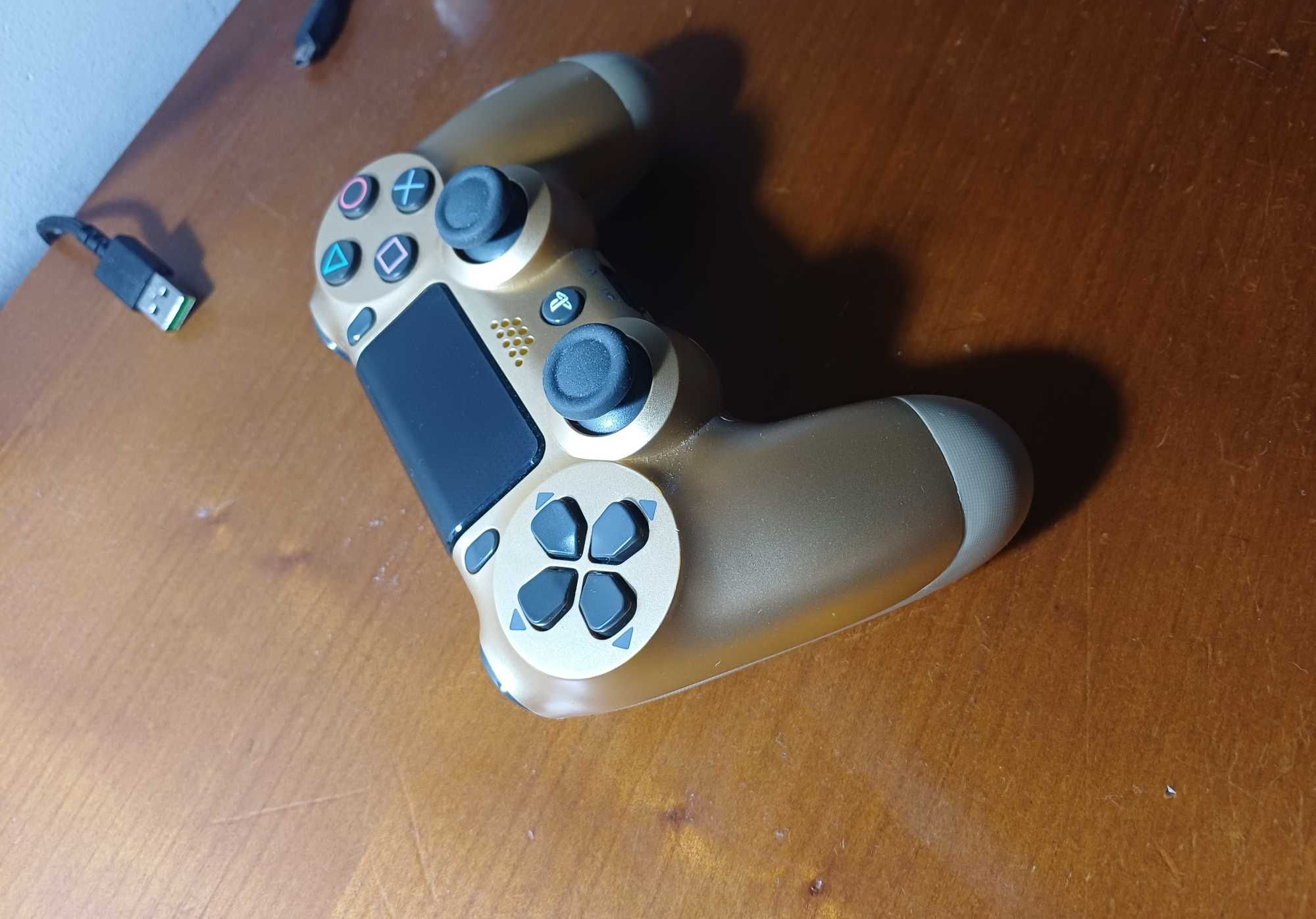 Comando ps4 Dourado (como novo)