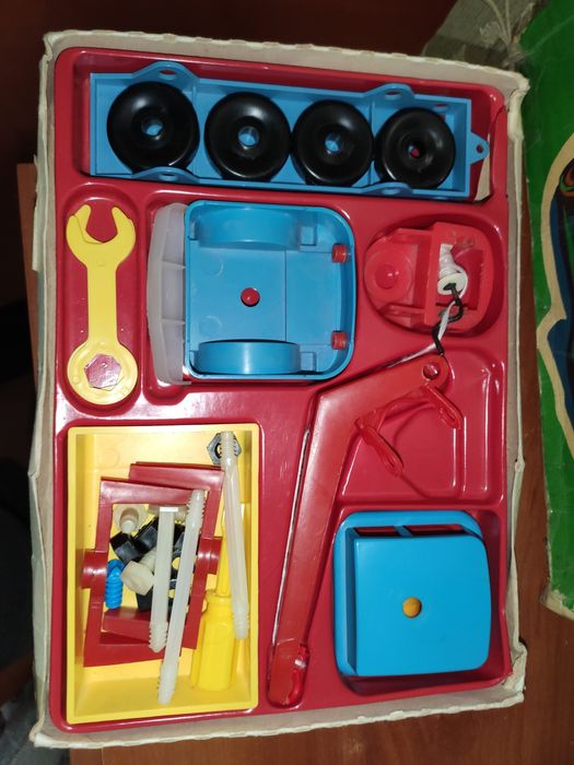 Продам игрушка автоконструктор СССР