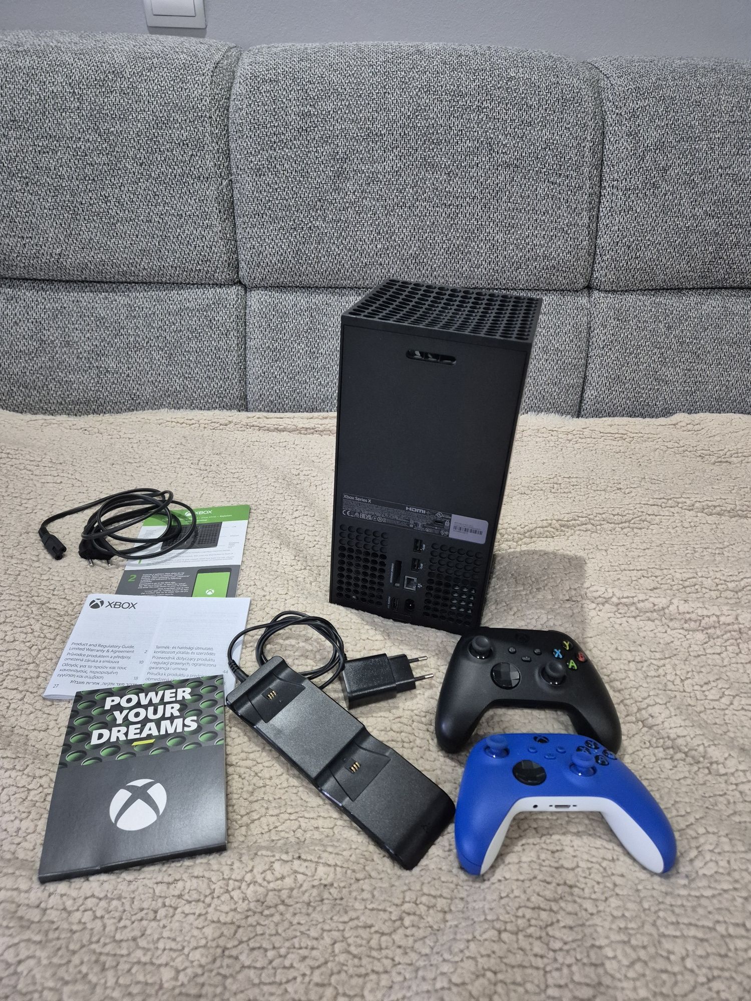 Konsola XBOX X Series 1TB z NAPĘDEM + dwa oryginalne pady - jak NOWA