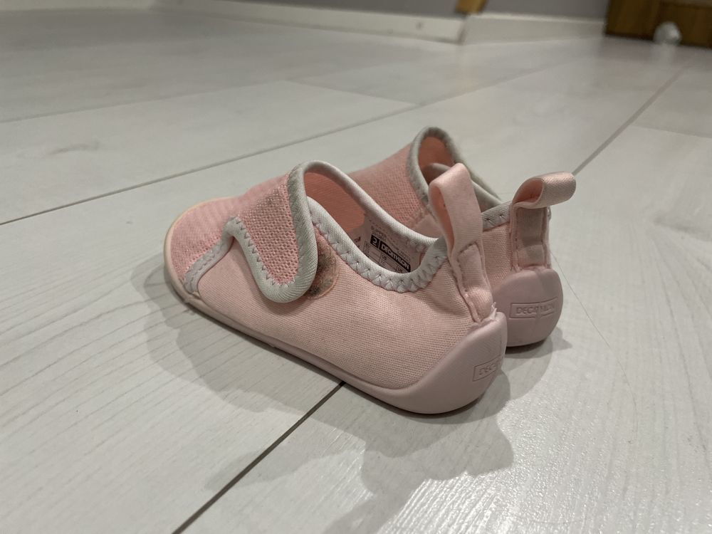Kapcie Decathlon roz.22