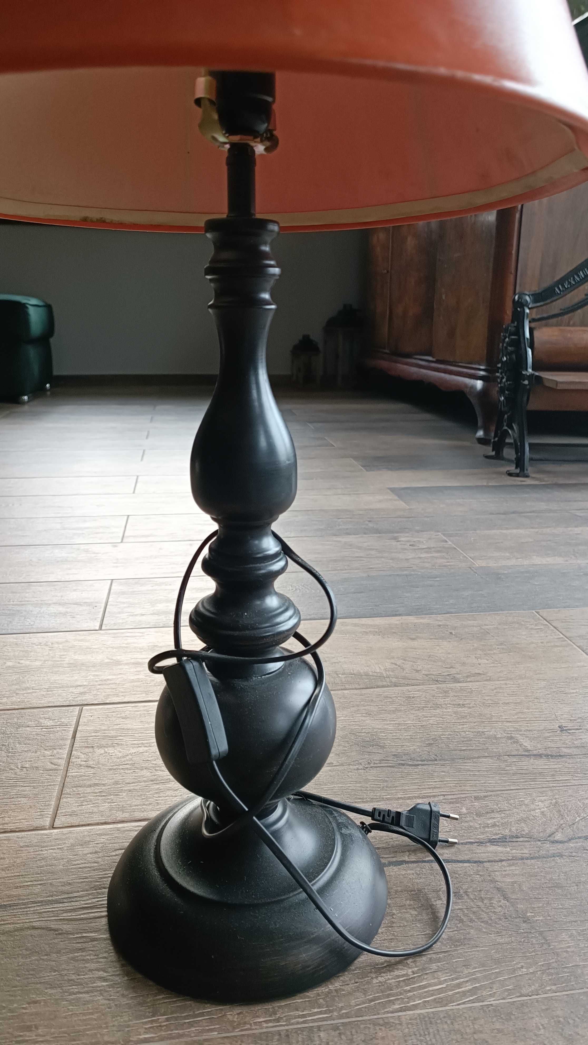 Stojąca    lampa