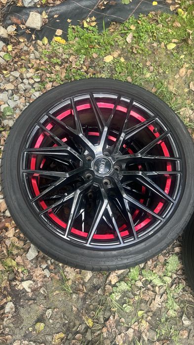 Felgi 20” Audi RS- style z oponami - czarny połysk, czerwony detal