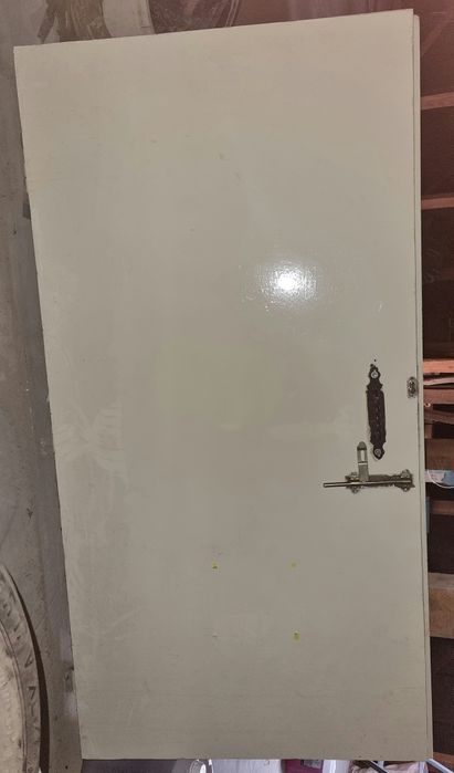 Продаю металеві двері