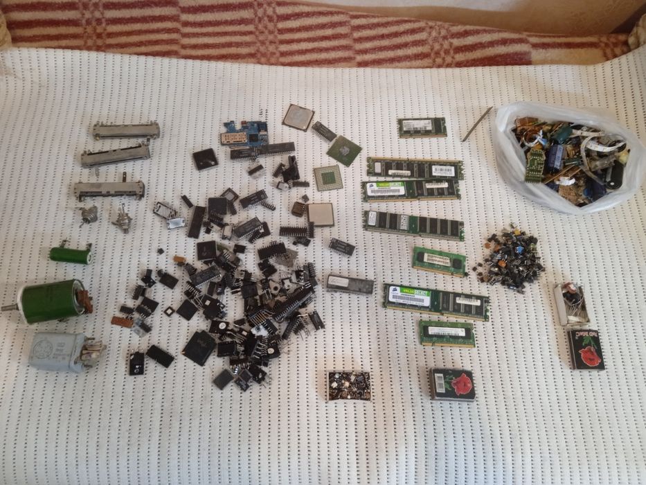 Транзисторы, процессоры,микросхемы, резисторы, и т.д!