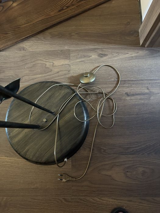 Lampa stojąca w stylu vintage