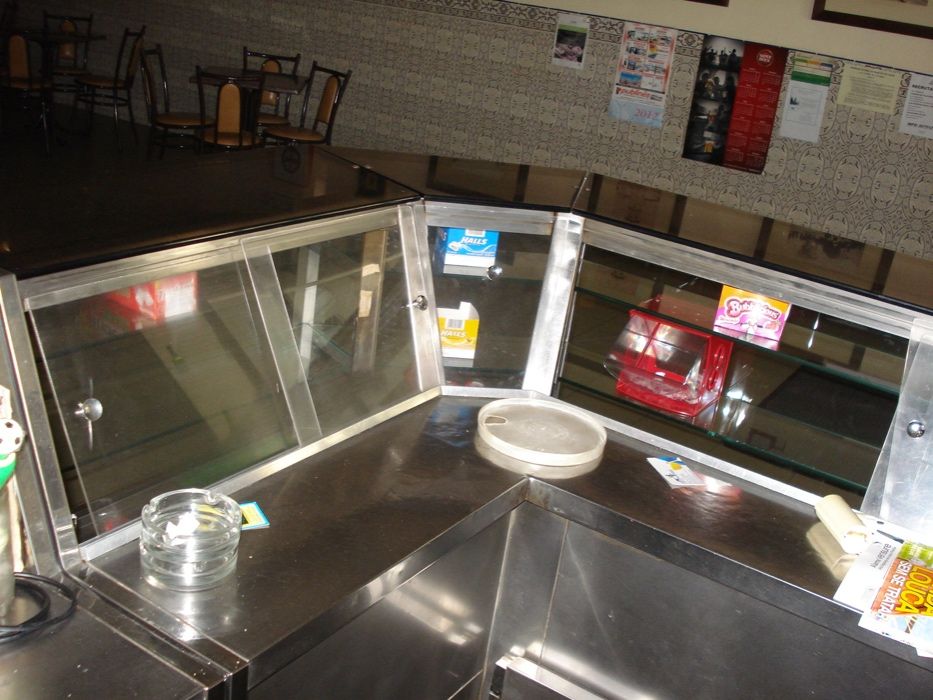 Balcão de estabelecimento comercial (café)