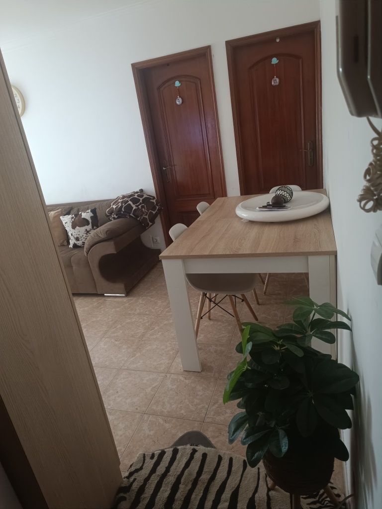T3 na Amora a 100m2 da Baia e Centro Saúde. Pronto a