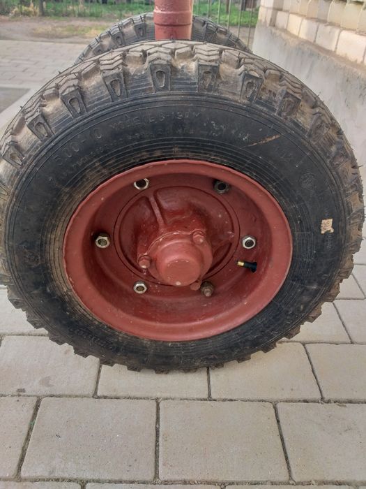 Опорні колеса 5.00.10, ціна за два, продаються парою.