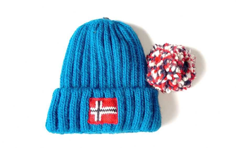 Czapka Napapijri błękitna z odpinanym pomponem SUPER STAN