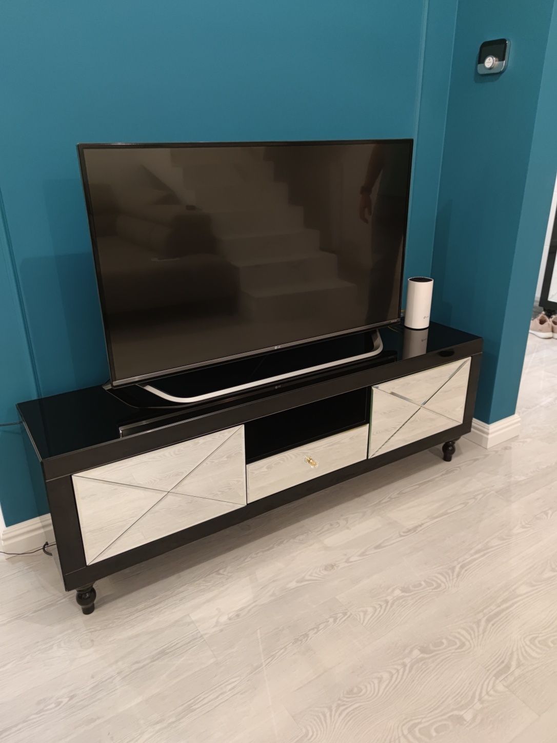 Szafka pod TV marki ELBEM, stan idealny. Szafka RTV