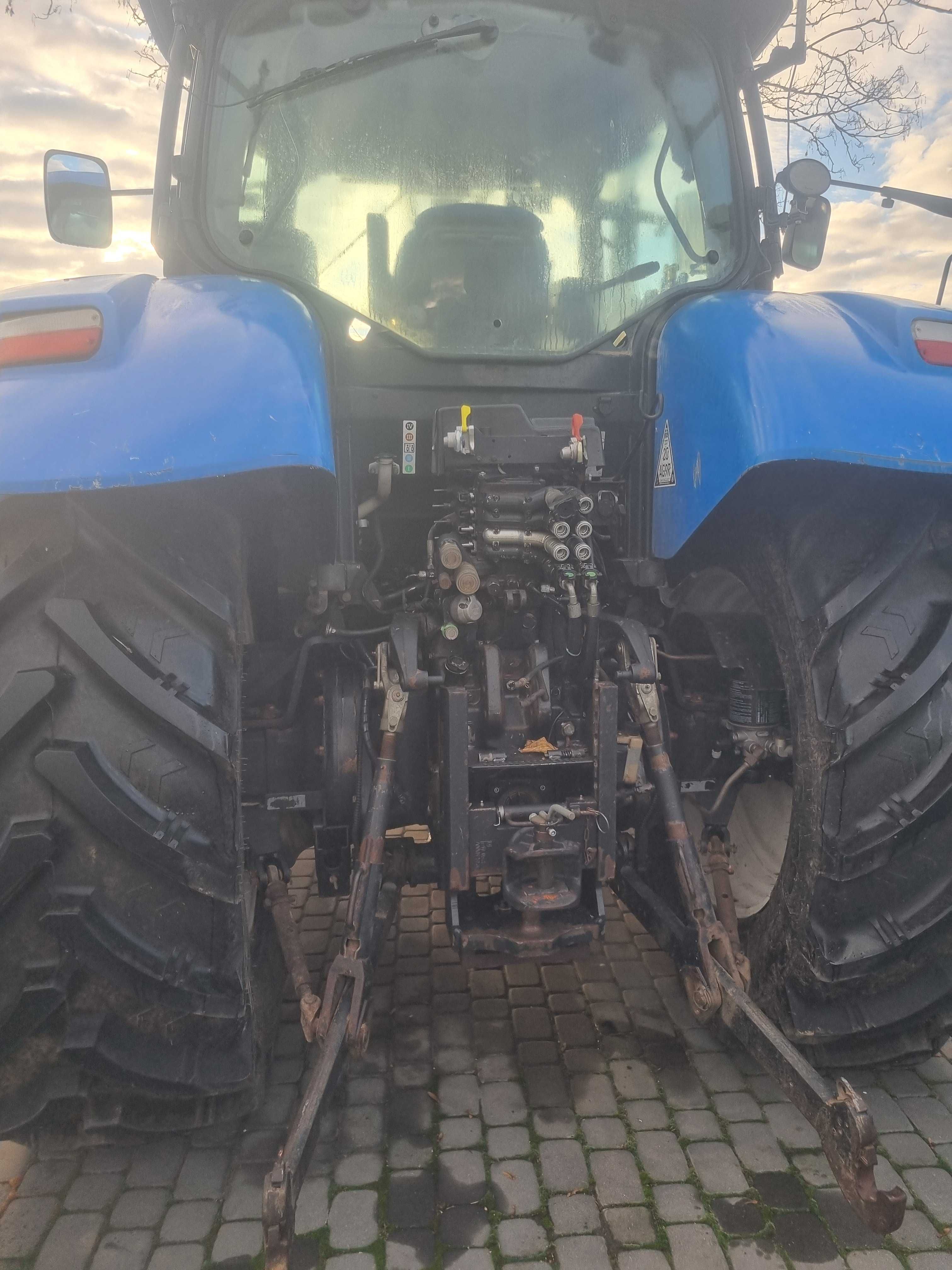 Ciągnik New Holland T7.200 z womem i tuzem
