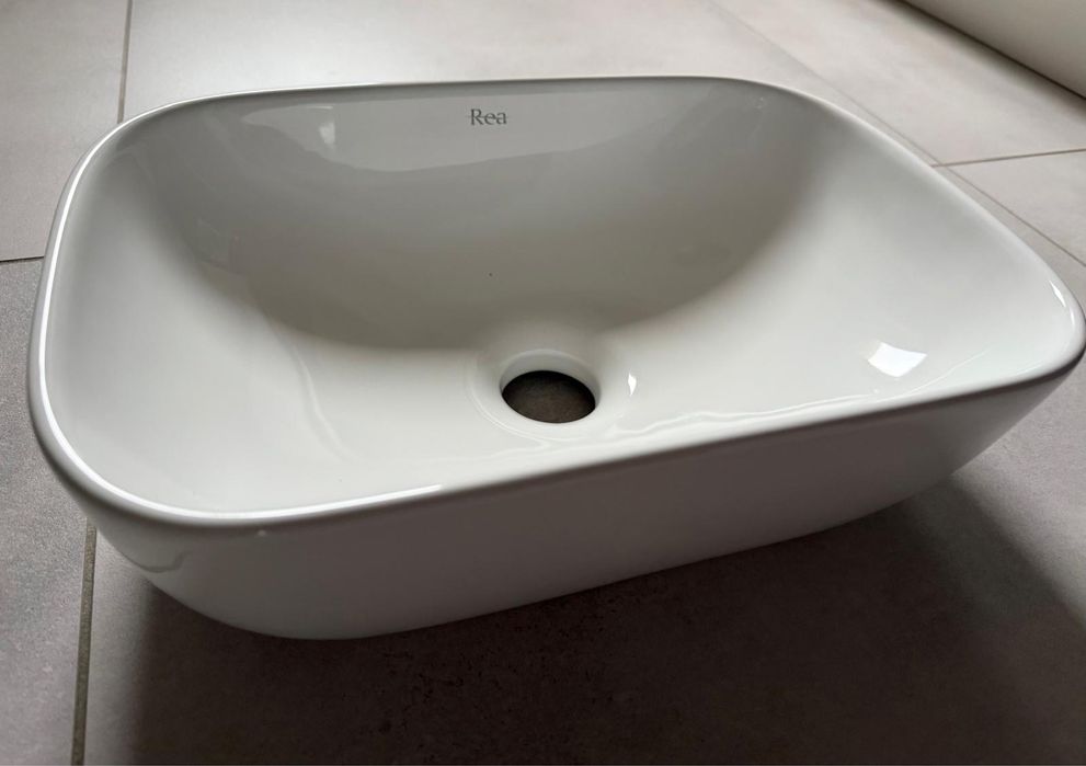 Umywalka nablatowa REA