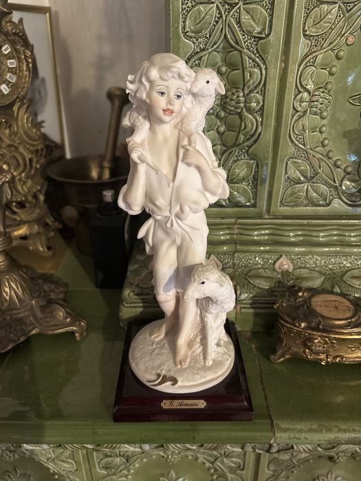 Figurka Armani  wysokosc25 cm