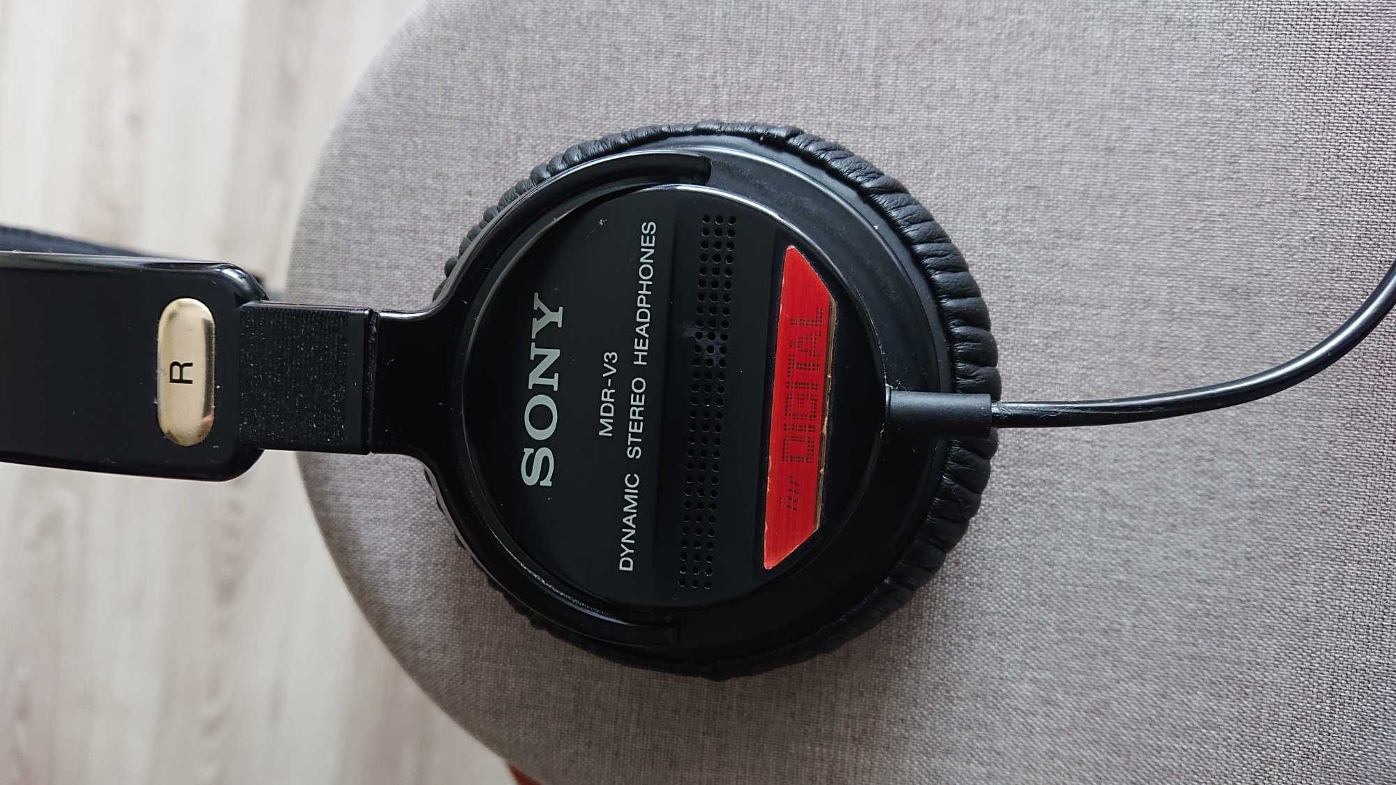 Legendarne słuchawki Sony MDR V3 + stojak na słuchawki