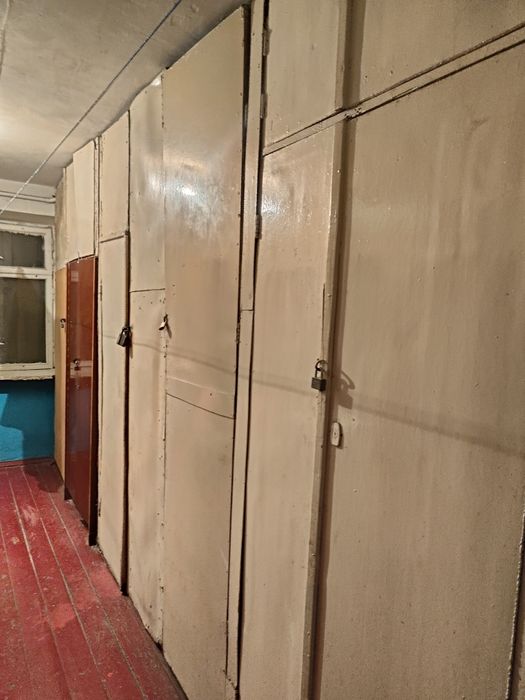 Продається кімната в гуртожитку на масиві
