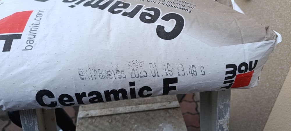 Fuga, zaprawa do fugowania z trasem BAUMIT BIAŁA 70SZT