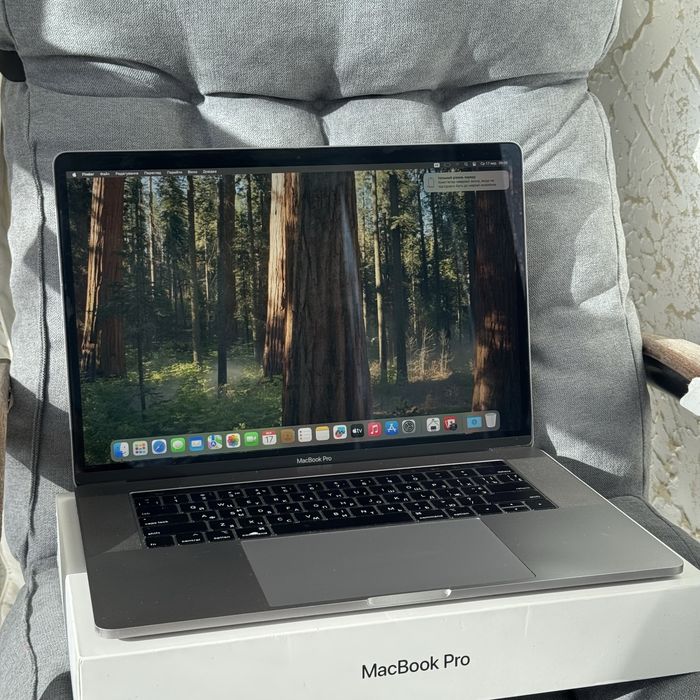 Macbook Pro 2018 15 i7 Идеальный