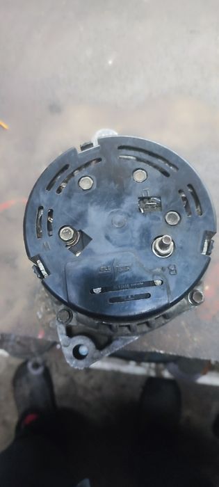 Продам генератор ваз 21099 б/у