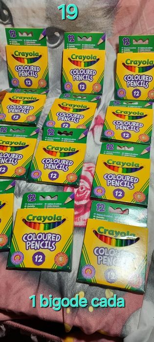 Crayola coloured pencils novos