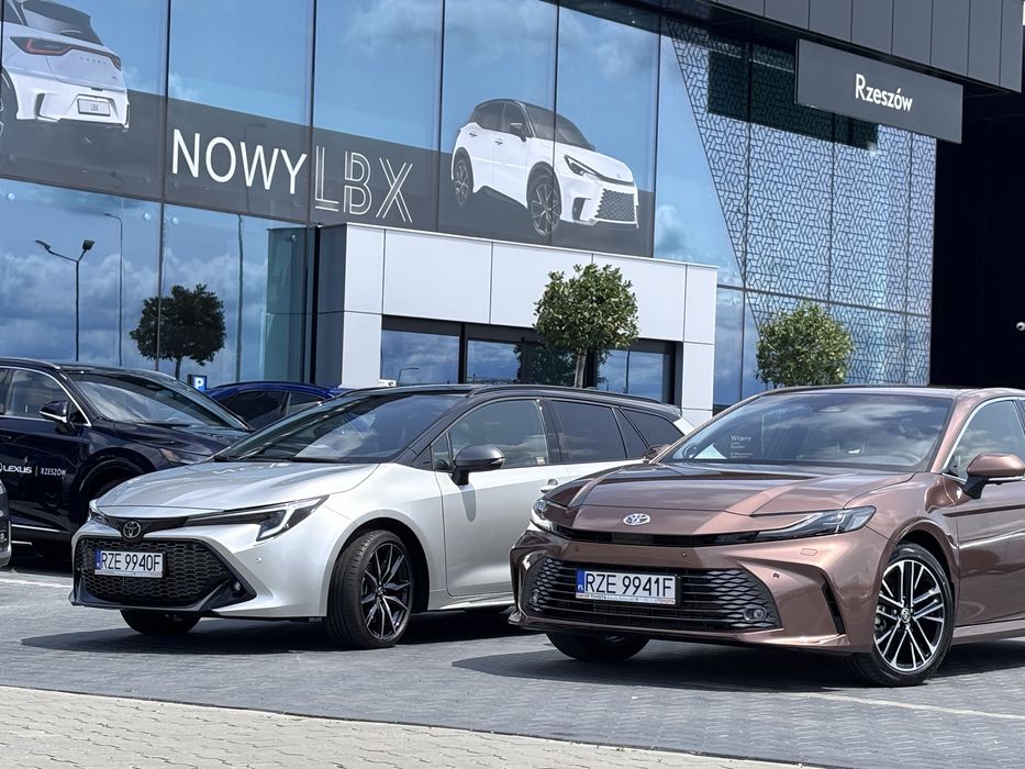 Wynajem Toyota Camry Executive 2.5 Hybrid Automat