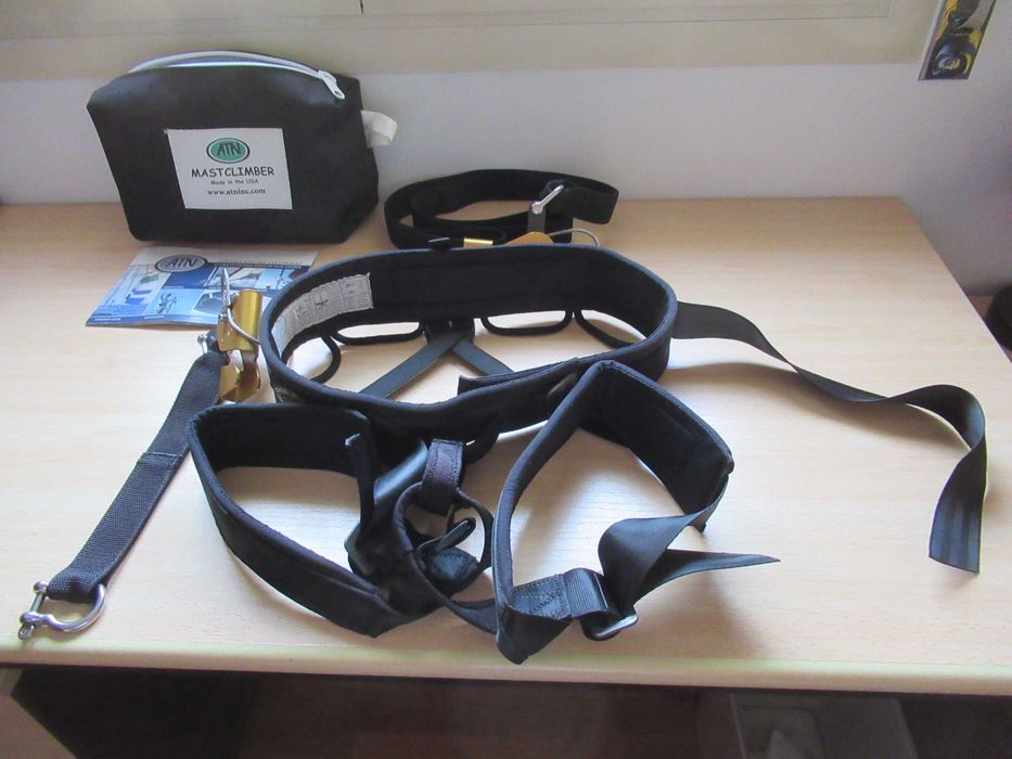 Conjunto para subir ao mastro a solo