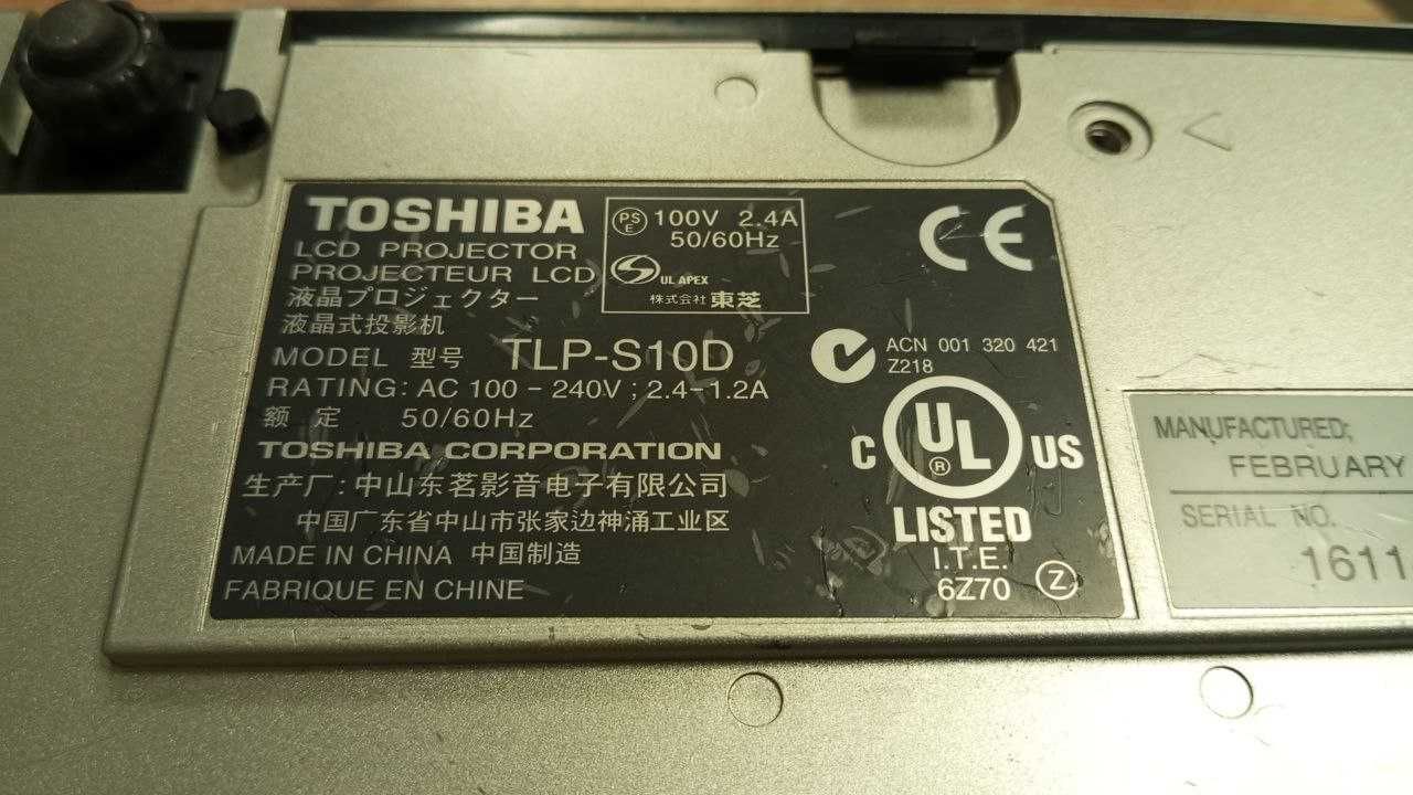 Неробочий проектор Toshiba TLP-S01