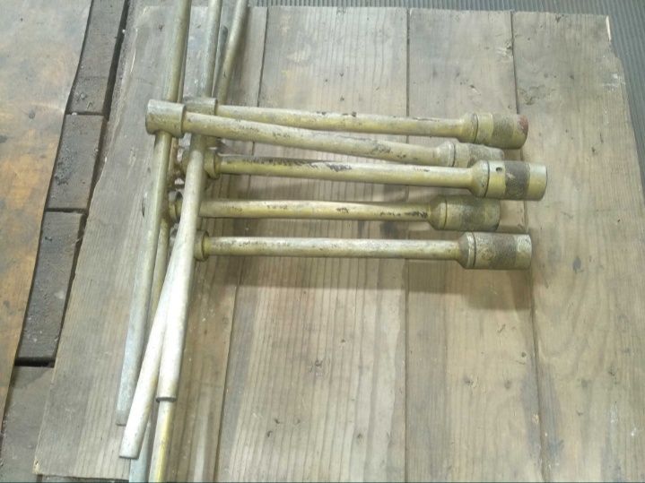 Ключ спеціальний рожковий на 32 мм.