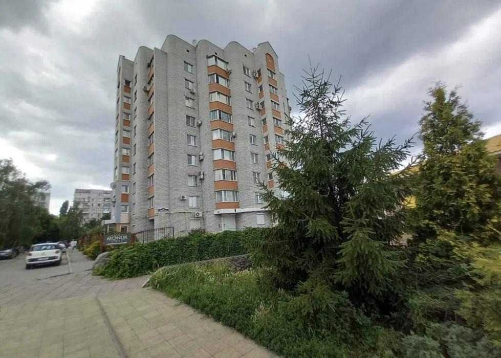 Продається 1/2 частки власності  у квартирі-студії на березі Дніпра