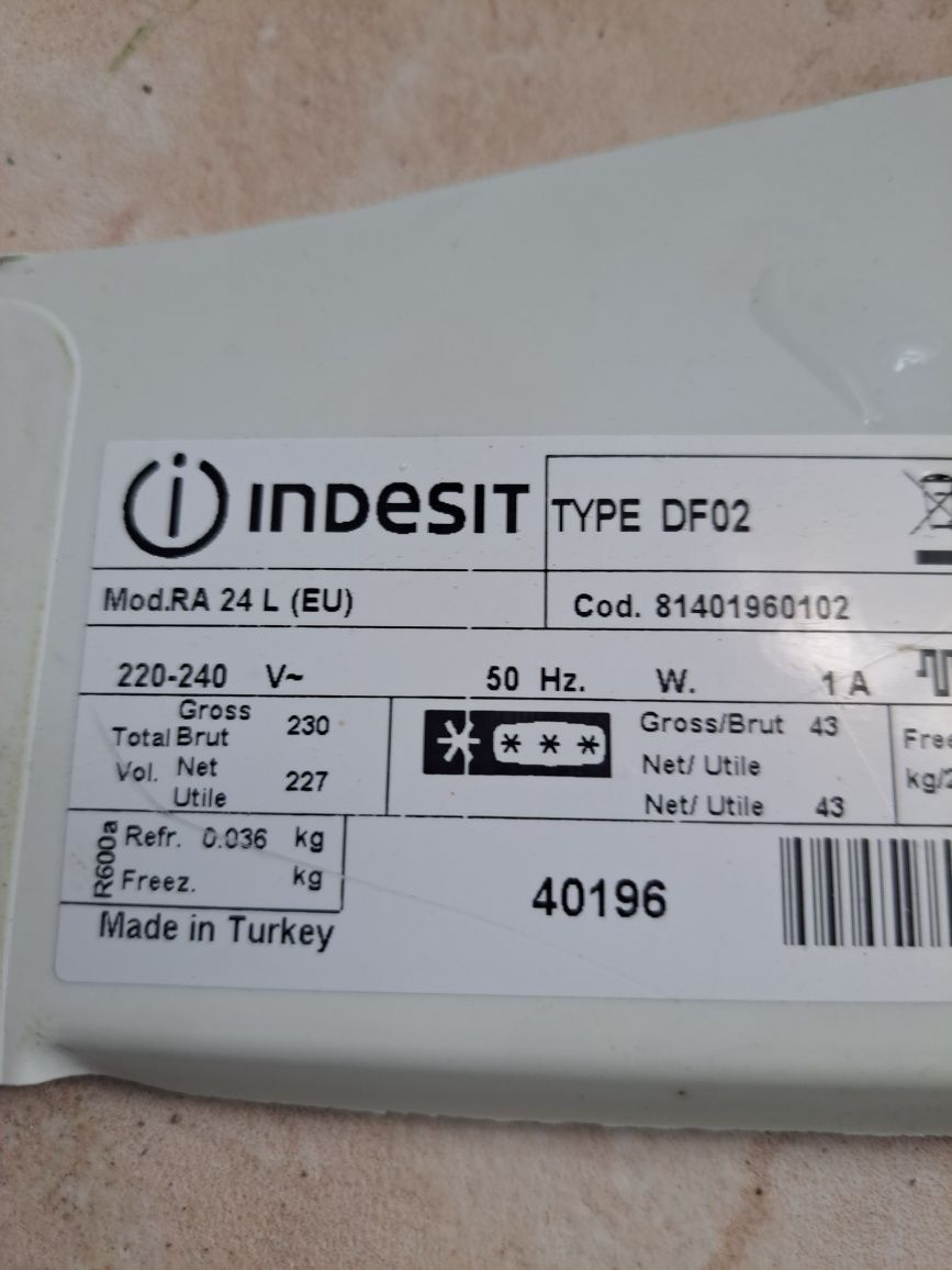 Cześci do lodówki Indesit 150 cm