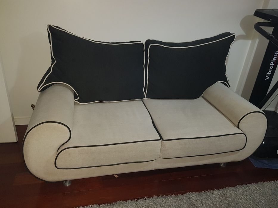 Sofá - dois lugares