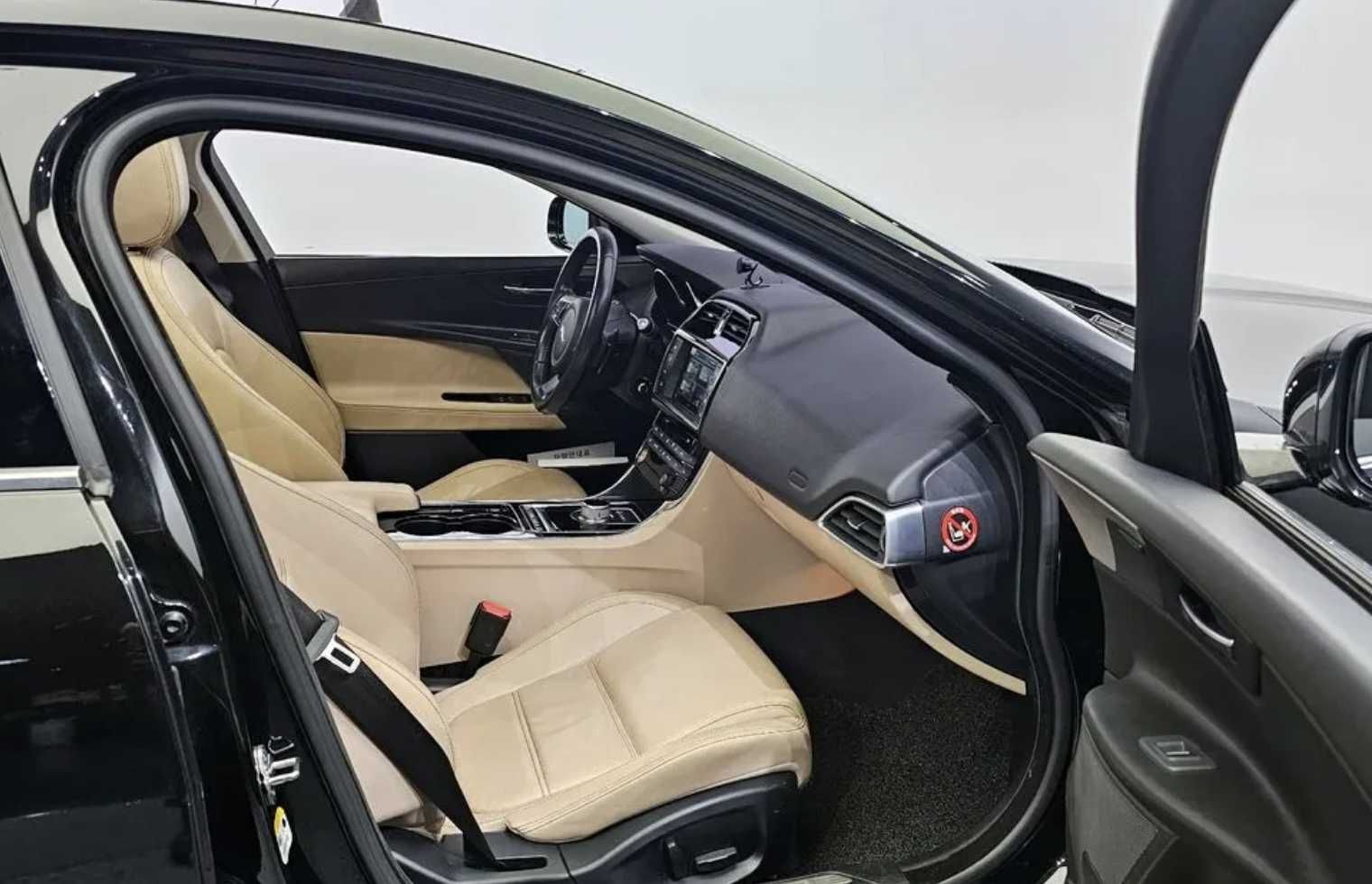 Jaguar XE 2.0d  Ягуар ХЕ 2,0д