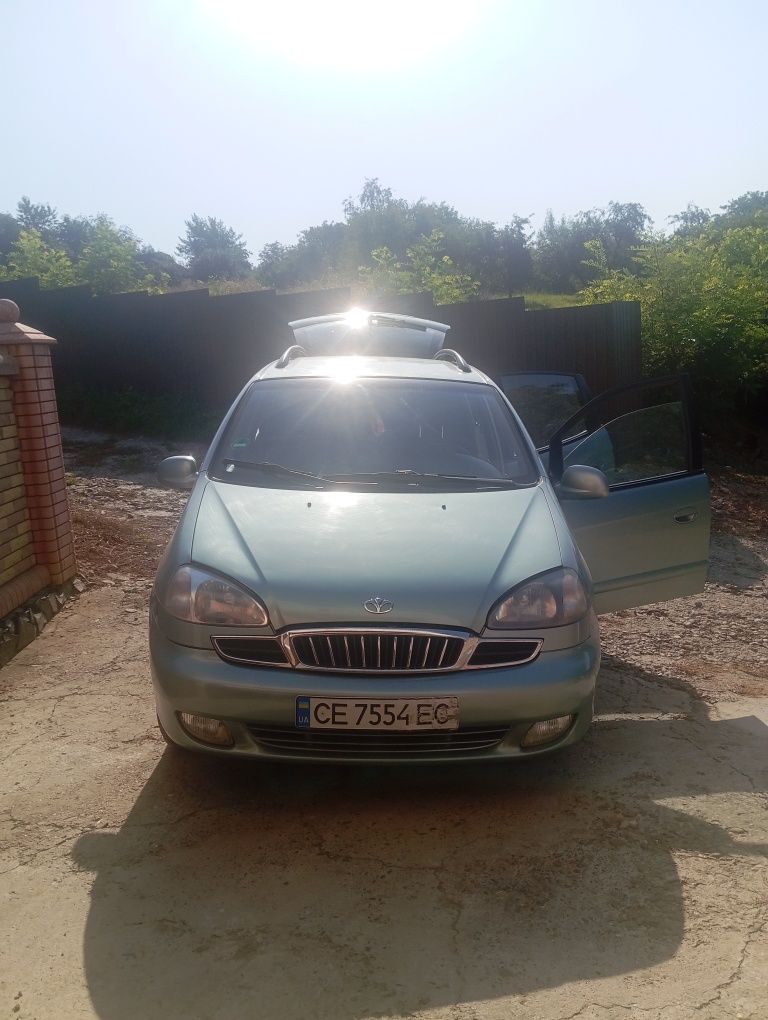 Автомобіль Daewoo Rezzo