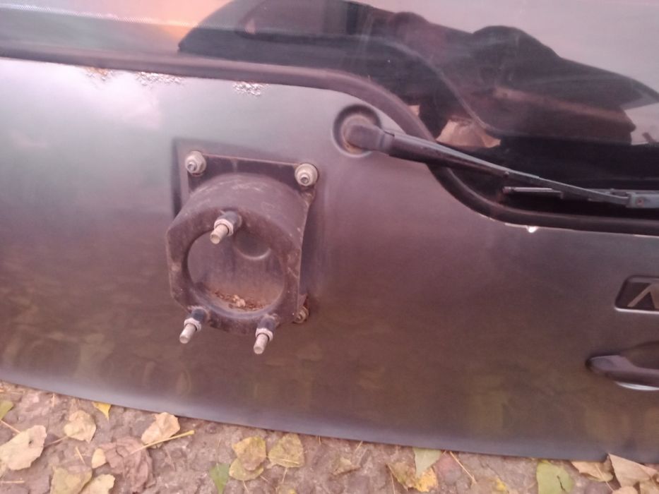 Задняя крышка багажника на Ниву Шевроле 2123