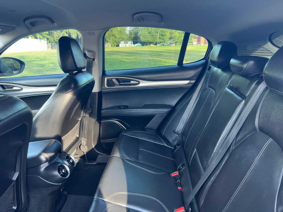 Alfa Romeo Stelvio      2018