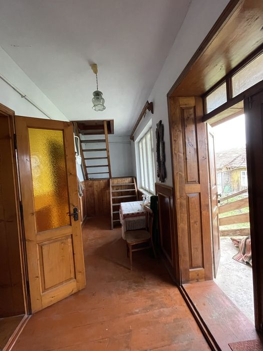 Продам будинок + господарські будівлі (на подвірї є криниця)