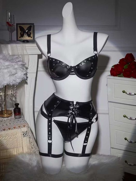 Соблазнительный комплект женской белья