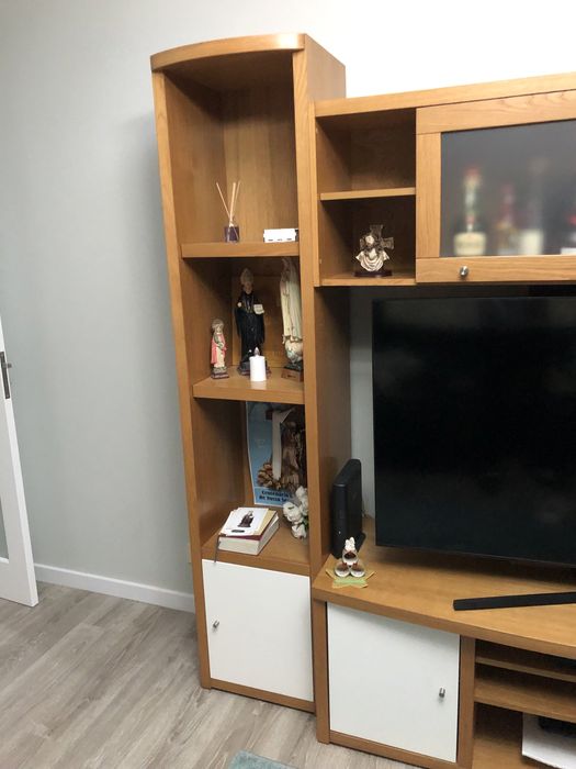 Móvel de sala em carvalho e lacado em branco