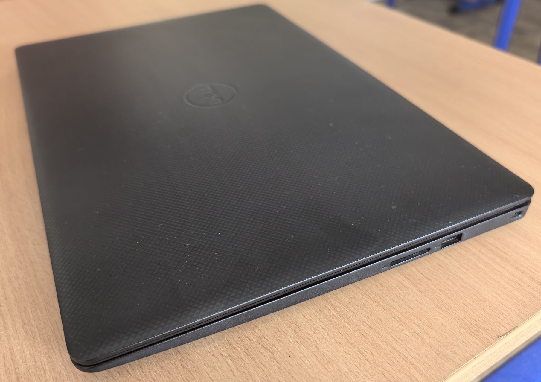 Dell 15,6 - AMD Ryzen, Radeon 2GB, 16GB DDR4, 256GB SSD, Win11, Office