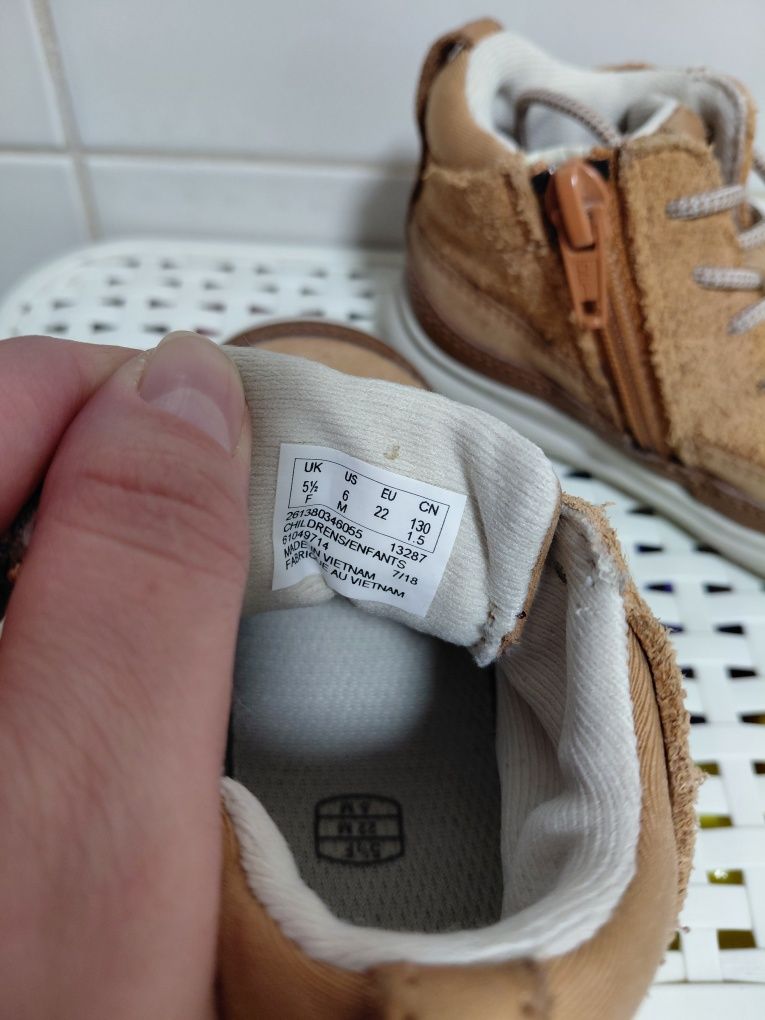 Ботинки Clarks шкіряні розмір 22 (14 см устілка)