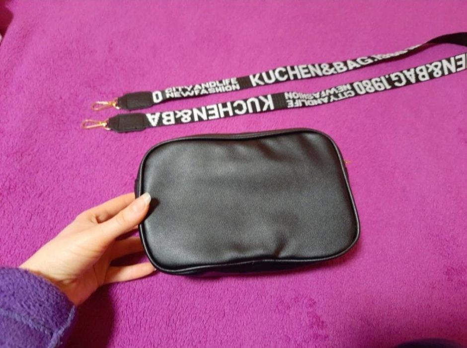 Жіноча сумочка з не регульованою шлейкою.