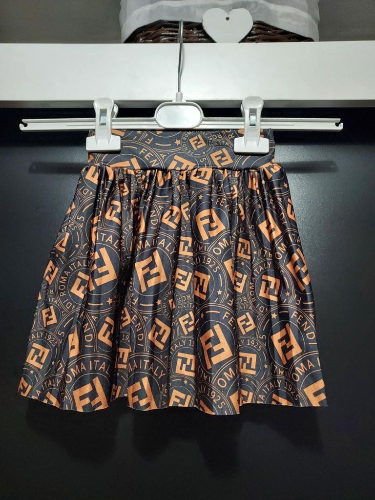 Piękna spódniczka dziewczęca że wzorem Fendi