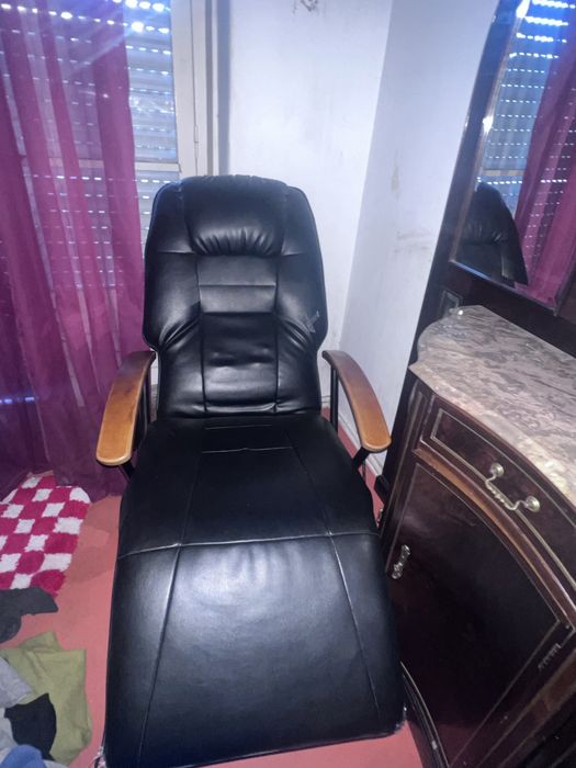 Cadeira de massagem com comando tudo em muito bem estado de conservaca