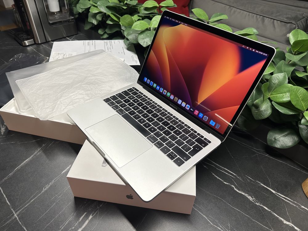 MacBook Pro 13” Silver i5 8GB Intel Iris Plus 128GB 2,3GHz