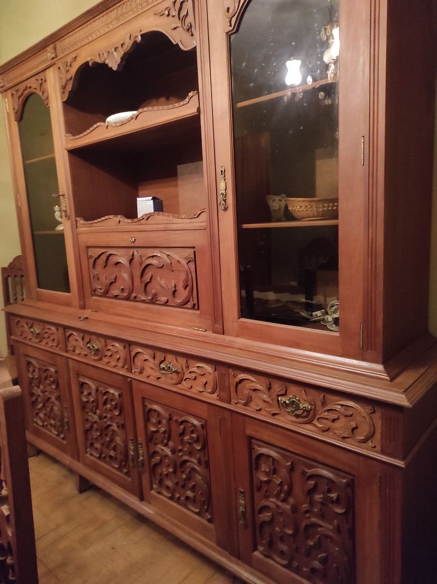 Vendo móvel e mesa de sala antigo