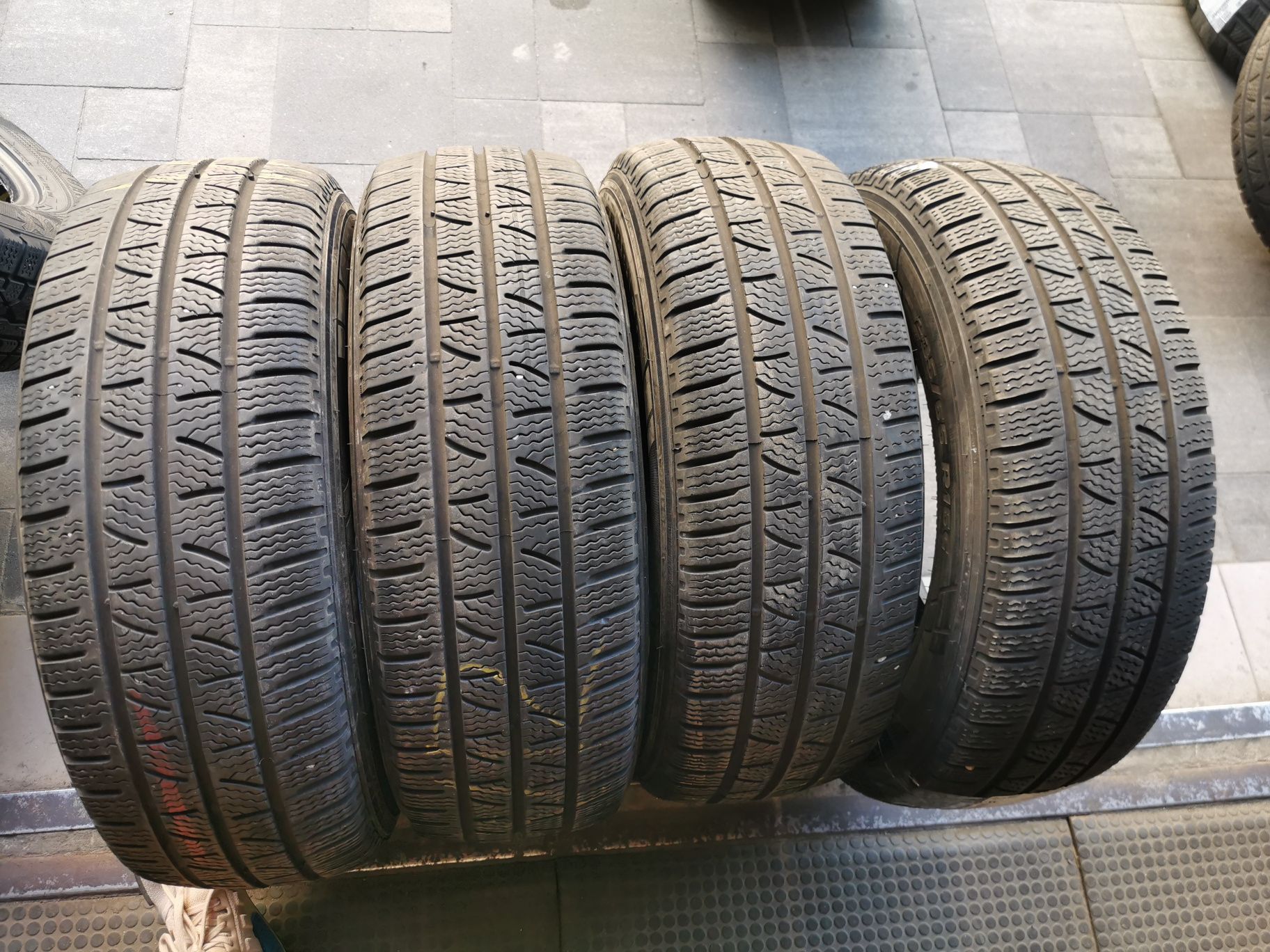 Резина 235/65 R16C Pirelli