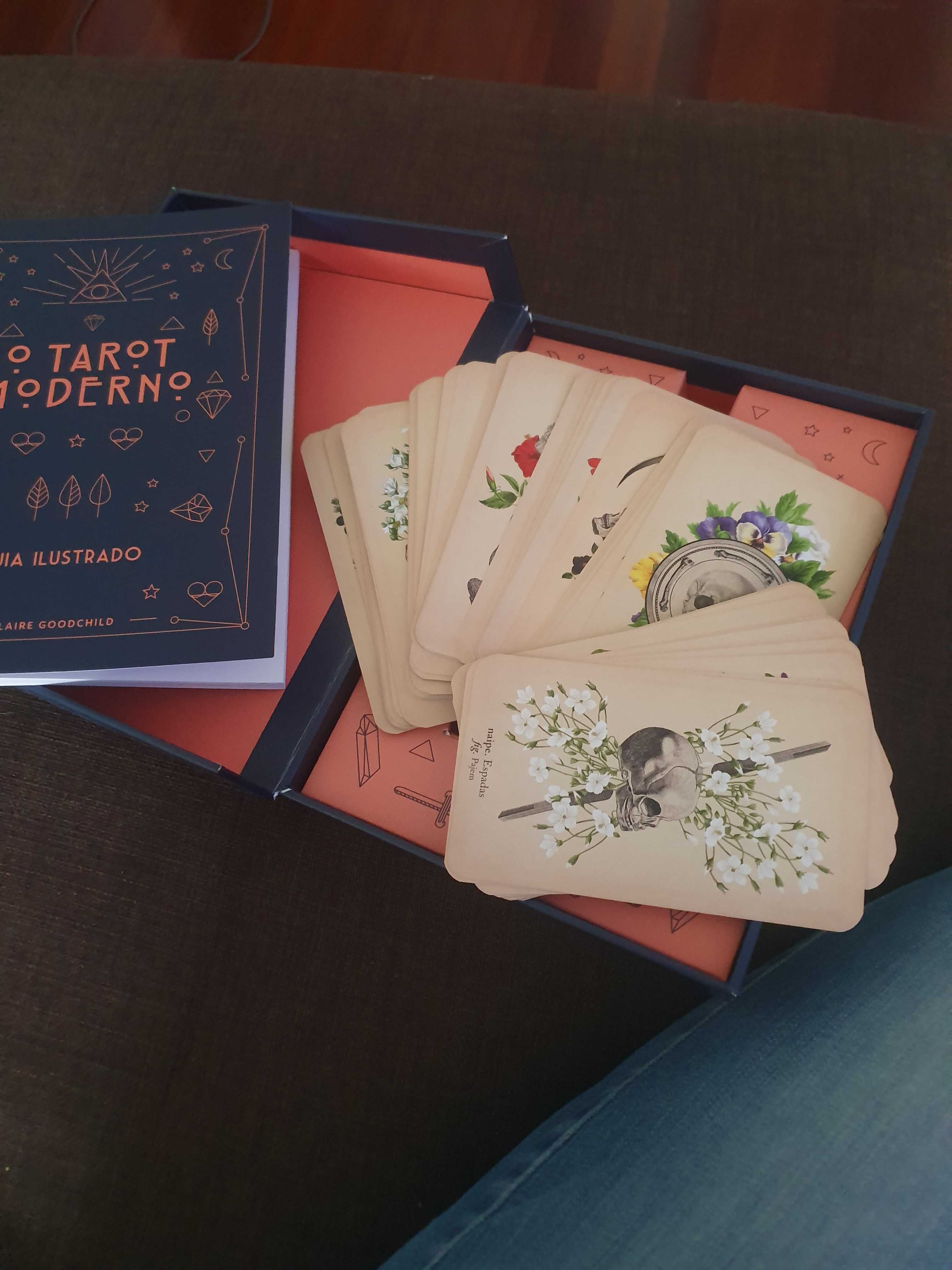 Tarot ( Kit com baralho e livro)
