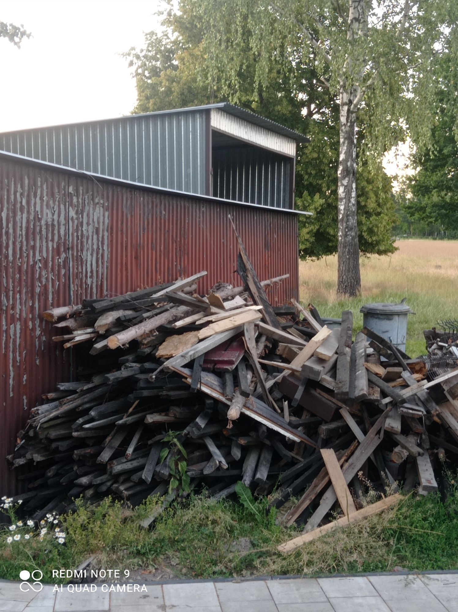 Oddam za darmo drewno z rozbiórki płotu