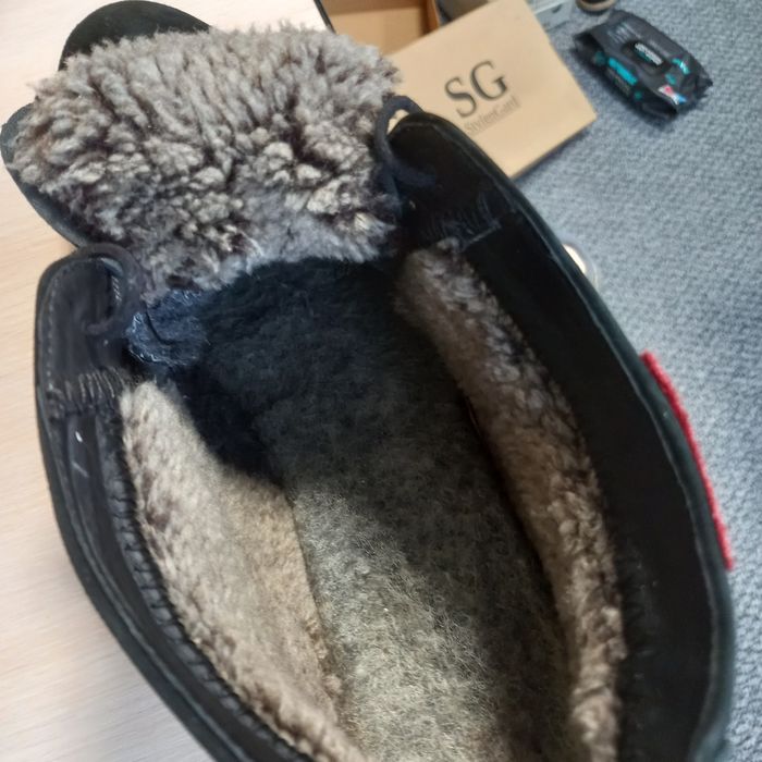 Зимові чоловічі замшеві черевики.