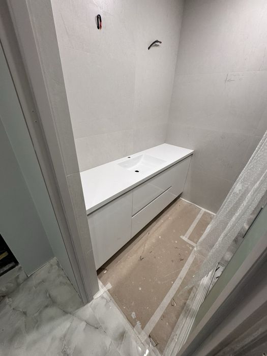 Стільниця з литим умивальником зі штучного каменю можна комплектом